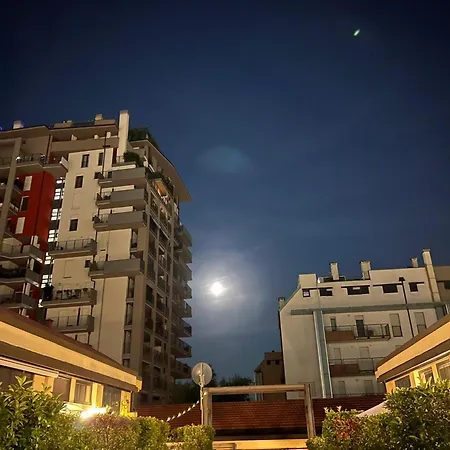 Charming With 2-way Air Con Bbq Apartment *