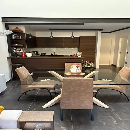 Charming With 2-way Air Con Bbq *